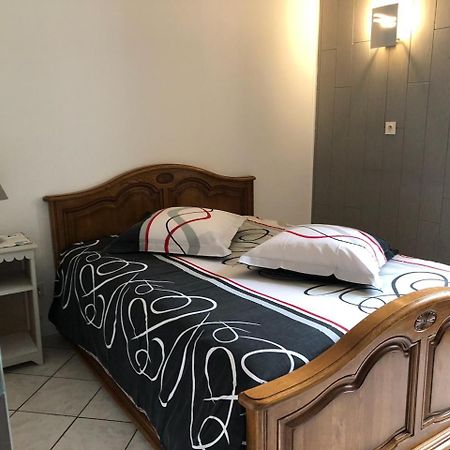 Aux Berges Du Doubs Bed & Breakfast Ougney-Douvot Bagian luar foto