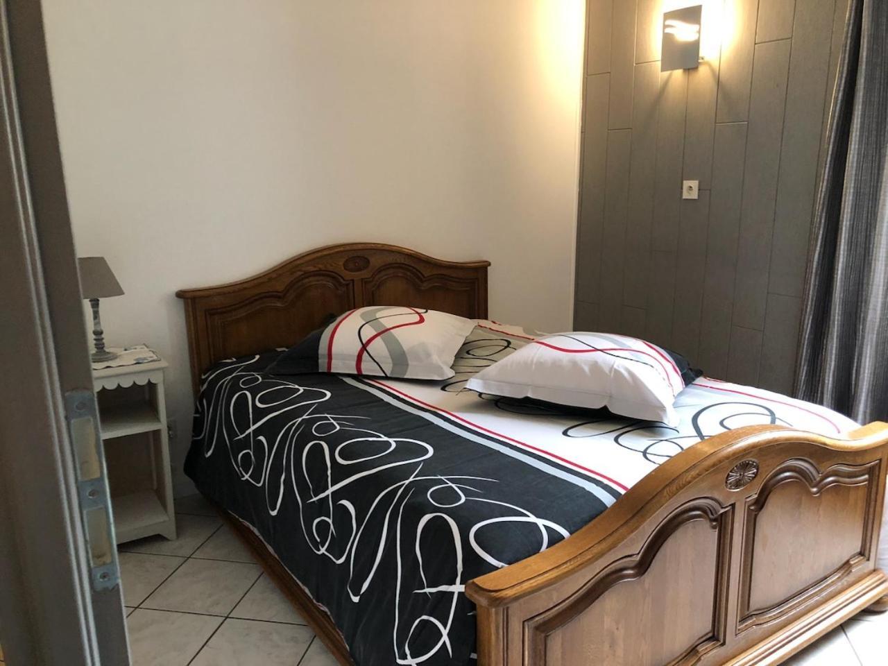 Aux Berges Du Doubs Bed & Breakfast Ougney-Douvot Bagian luar foto