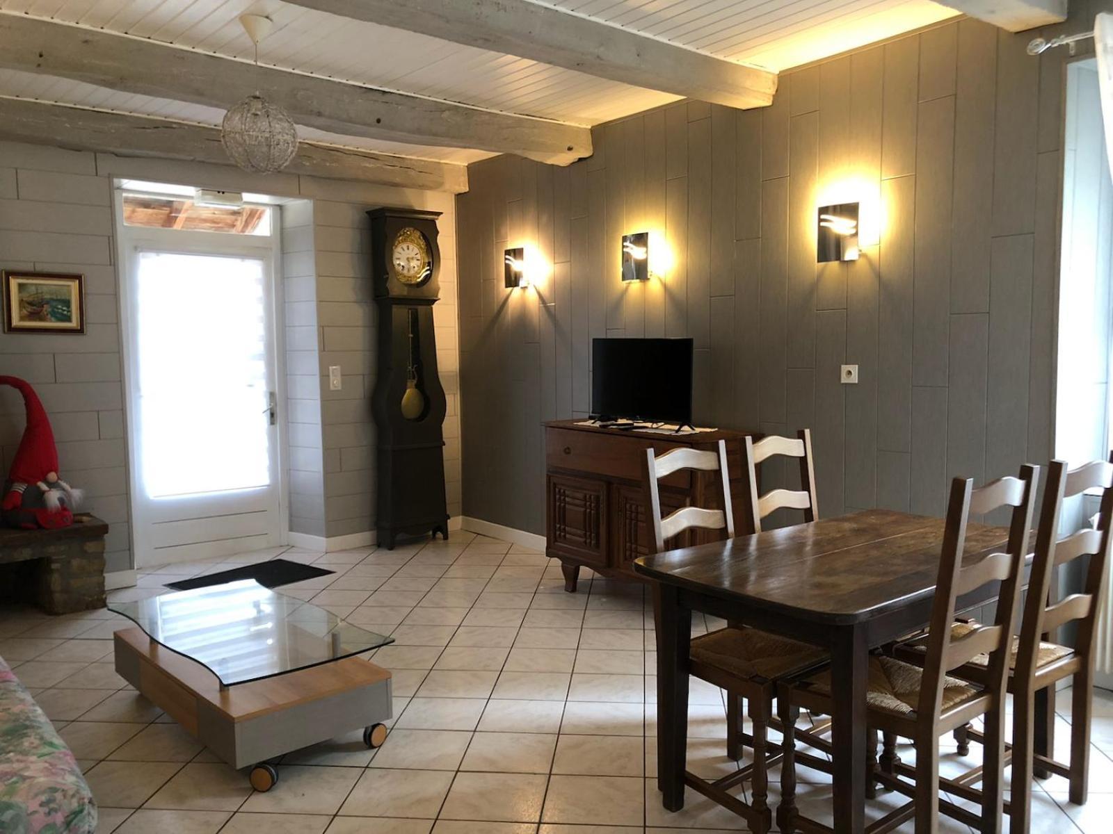 Aux Berges Du Doubs Bed & Breakfast Ougney-Douvot Bagian luar foto